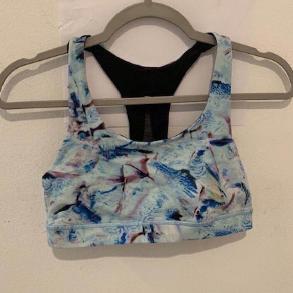 lululemon tie dye style blue and white sports bra with room for pads size 8